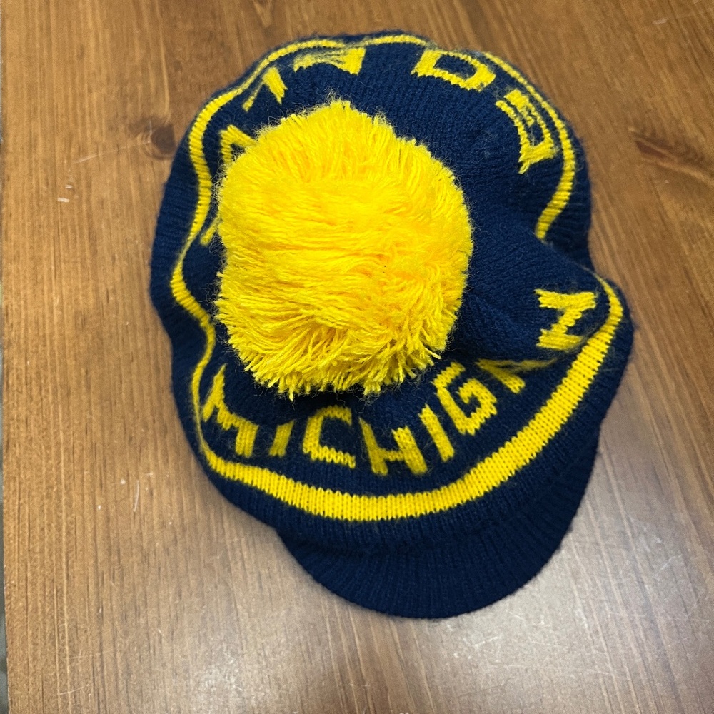 University of Michigan UofM Tassel Hat and Mittens, OS - Picture 11 of 16